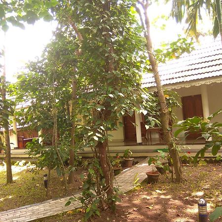 Green Court Cottage Thekkady Esterno foto